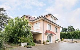 Appartement Indépendant en maison à 15 MIN de LYON